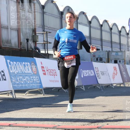 03.10.2025 - Köhlbrandbrückenlauf Luisa Fischer http://msf.ph/oto/9026750 03.10.2025 12:55:49 Ziel 4001, 4594, 6100, 6480, 6762 meine-sportfotos.de