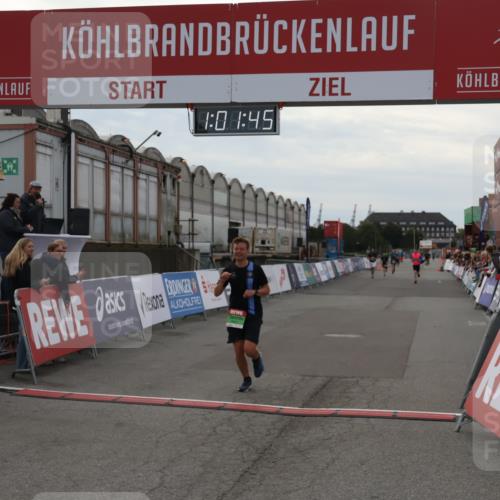 03.10.2025 - Köhlbrandbrückenlauf Julia Fischer http://msf.ph/oto/9026754 03.10.2025 16:01:45 Ziel 7144, 7805, 8800, 8990, 9453 meine-sportfotos.de