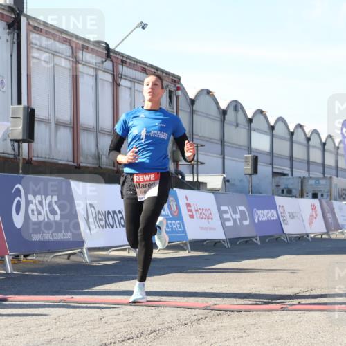 03.10.2025 - Köhlbrandbrückenlauf Luisa Fischer http://msf.ph/oto/9026756 03.10.2025 12:55:50 Ziel 4001, 4594, 6100, 6480, 6762 meine-sportfotos.de