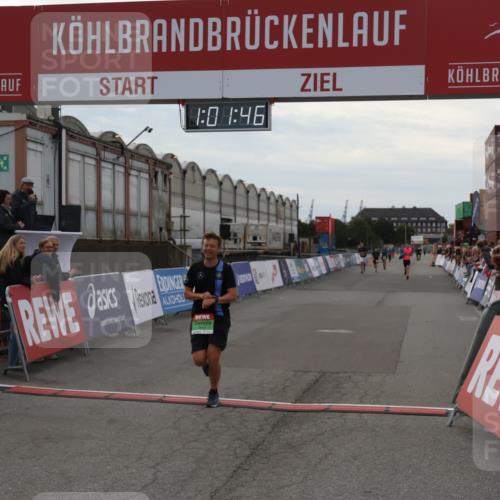 03.10.2025 - Köhlbrandbrückenlauf Julia Fischer http://msf.ph/oto/9026758 03.10.2025 16:01:46 Ziel 7805, 8800, 8990, 9453 meine-sportfotos.de