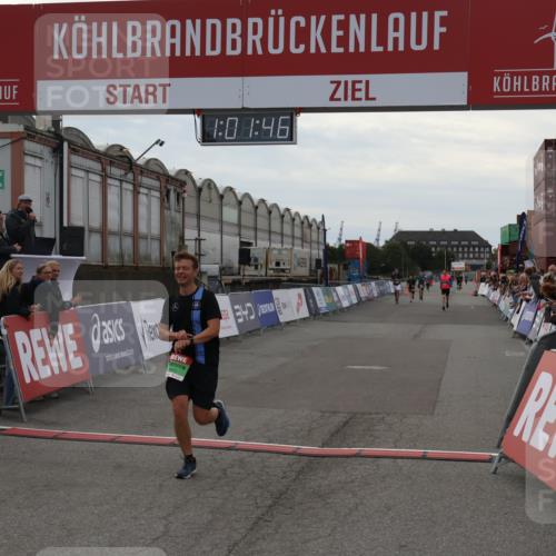 03.10.2025 - Köhlbrandbrückenlauf Julia Fischer http://msf.ph/oto/9026761 03.10.2025 16:01:46 Ziel 7805, 8800, 8990, 9453 meine-sportfotos.de