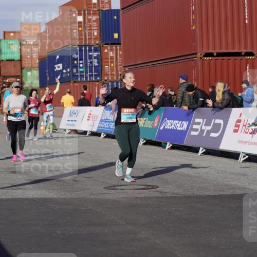 03.10.2025 - Köhlbrandbrückenlauf Michael Burmester http://msf.ph/oto/9026763 03.10.2025 10:30:24 Ziel 2037, 2267, 2342, 2343, 2386, 2498, 2533, 2554, 2726, 2727, 3129 meine-sportfotos.de