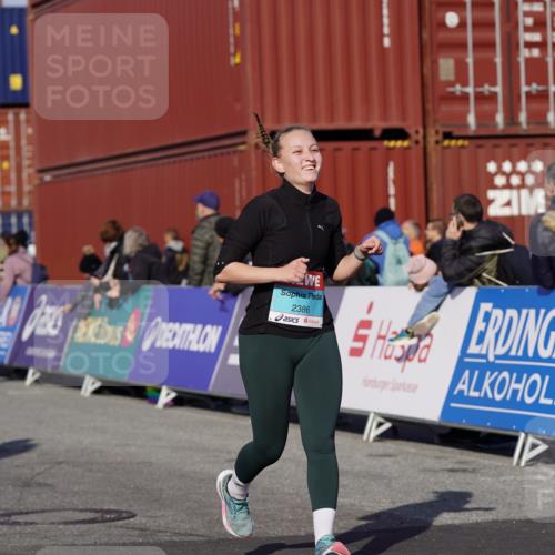 03.10.2025 - Köhlbrandbrückenlauf Michael Burmester http://msf.ph/oto/9026769 03.10.2025 10:30:25 Ziel 2037, 2342, 2343, 2386, 2533, 2554, 3129 meine-sportfotos.de