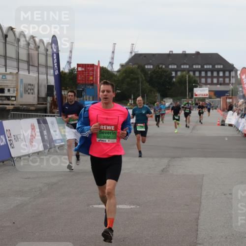 03.10.2025 - Köhlbrandbrückenlauf Julia Fischer http://msf.ph/oto/9026774 03.10.2025 16:01:54 Ziel 7204, 9145, 9192, 9324, 9453 meine-sportfotos.de