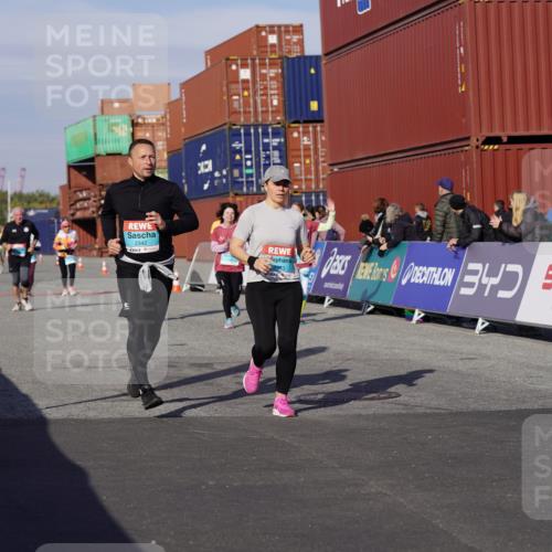 03.10.2025 - Köhlbrandbrückenlauf Michael Burmester http://msf.ph/oto/9026788 03.10.2025 10:30:26 Ziel 2037, 2063, 2342, 2343, 2386, 2441, 2533, 2554, 3129 meine-sportfotos.de