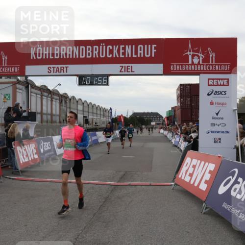 03.10.2025 - Köhlbrandbrückenlauf Julia Fischer http://msf.ph/oto/9026789 03.10.2025 16:01:56 Ziel 7204, 9145, 9192, 9324 meine-sportfotos.de