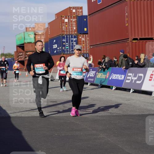03.10.2025 - Köhlbrandbrückenlauf Michael Burmester http://msf.ph/oto/9026795 03.10.2025 10:30:26 Ziel 2037, 2063, 2342, 2343, 2386, 2441, 2533, 2554, 3129 meine-sportfotos.de