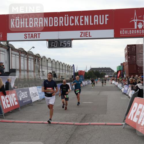 03.10.2025 - Köhlbrandbrückenlauf Julia Fischer http://msf.ph/oto/9026798 03.10.2025 16:01:59 Ziel 7204, 9145, 9192, 9324 meine-sportfotos.de