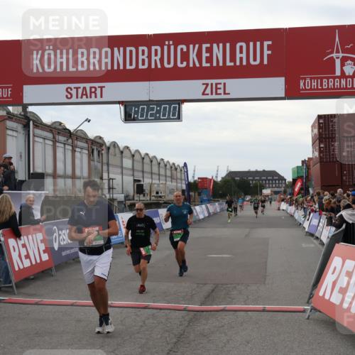 03.10.2025 - Köhlbrandbrückenlauf Julia Fischer http://msf.ph/oto/9026807 03.10.2025 16:02:00 Ziel 7204, 9145, 9192, 9324 meine-sportfotos.de