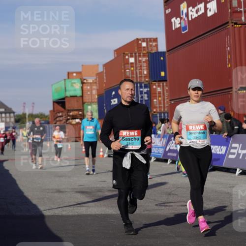 03.10.2025 - Köhlbrandbrückenlauf Michael Burmester http://msf.ph/oto/9026809 03.10.2025 10:30:27 Ziel 2037, 2063, 2342, 2343, 2386, 2441, 2533, 2554, 3129 meine-sportfotos.de