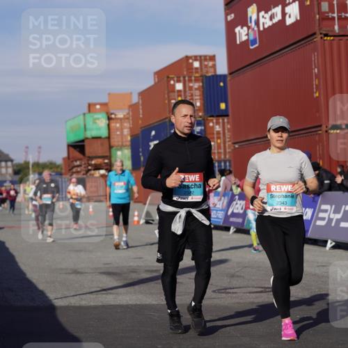 03.10.2025 - Köhlbrandbrückenlauf Michael Burmester http://msf.ph/oto/9026814 03.10.2025 10:30:27 Ziel 2037, 2063, 2342, 2343, 2386, 2441, 2533, 2554, 3129 meine-sportfotos.de