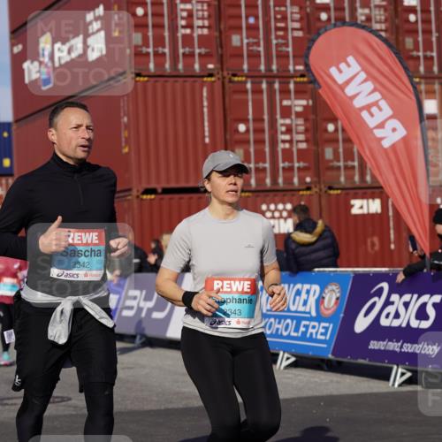 03.10.2025 - Köhlbrandbrückenlauf Michael Burmester http://msf.ph/oto/9026820 03.10.2025 10:30:28 Ziel 2037, 2063, 2342, 2343, 2386, 2441, 2533, 2554, 3129 meine-sportfotos.de