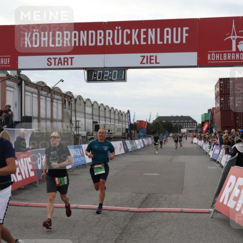 03.10.2025 - Köhlbrandbrückenlauf Julia Fischer http://msf.ph/oto/9026821 03.10.2025 16:02:01 Ziel 7204, 7299, 9145, 9192, 9324 meine-sportfotos.de