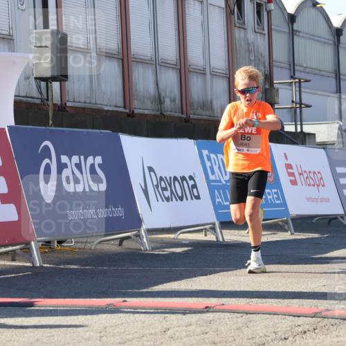03.10.2025 - Köhlbrandbrückenlauf Luisa Fischer http://msf.ph/oto/9026830 03.10.2025 12:56:08 Ziel 4041, 4114, 4123, 5966, 6206, 6489, 6495, 6778 meine-sportfotos.de