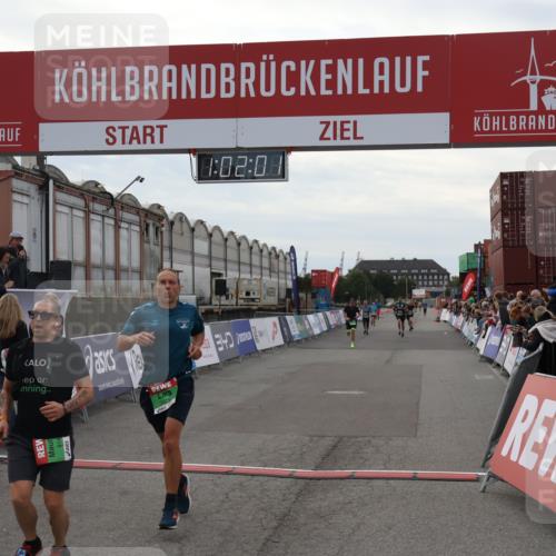03.10.2025 - Köhlbrandbrückenlauf Julia Fischer http://msf.ph/oto/9026831 03.10.2025 16:02:02 Ziel 7204, 7299, 9145, 9192, 9324 meine-sportfotos.de
