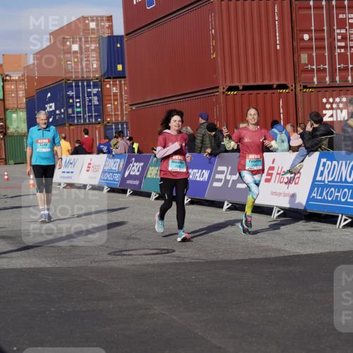03.10.2025 - Köhlbrandbrückenlauf Michael Burmester http://msf.ph/oto/9026832 03.10.2025 10:30:29 Ziel 2037, 2063, 2342, 2343, 2386, 2441, 2533, 2554, 3129 meine-sportfotos.de