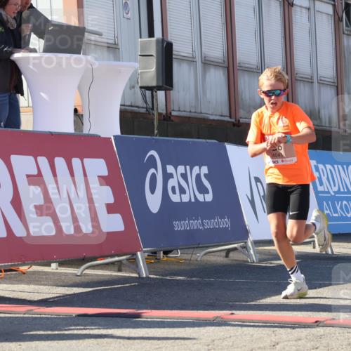 03.10.2025 - Köhlbrandbrückenlauf Luisa Fischer http://msf.ph/oto/9026833 03.10.2025 12:56:08 Ziel 4041, 4114, 4123, 5966, 6206, 6489, 6495, 6778 meine-sportfotos.de