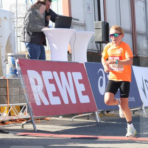 03.10.2025 - Köhlbrandbrückenlauf Luisa Fischer http://msf.ph/oto/9026837 03.10.2025 12:56:09 Ziel 4041, 4114, 4123, 6206, 6489, 6495, 6778 meine-sportfotos.de