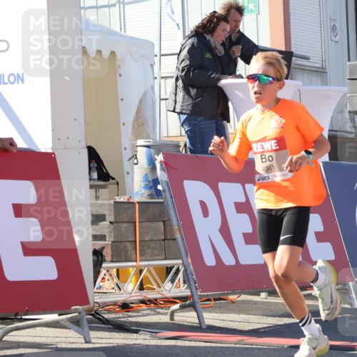 03.10.2025 - Köhlbrandbrückenlauf Luisa Fischer http://msf.ph/oto/9026840 03.10.2025 12:56:09 Ziel 4041, 4114, 4123, 6206, 6489, 6495, 6778 meine-sportfotos.de