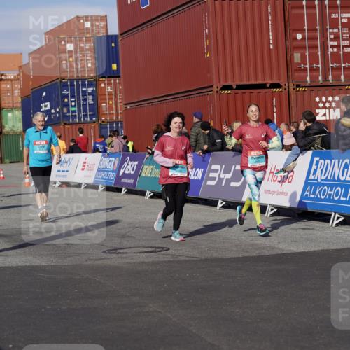 03.10.2025 - Köhlbrandbrückenlauf Michael Burmester http://msf.ph/oto/9026841 03.10.2025 10:30:29 Ziel 2037, 2063, 2342, 2343, 2386, 2441, 2533, 2554, 3129 meine-sportfotos.de