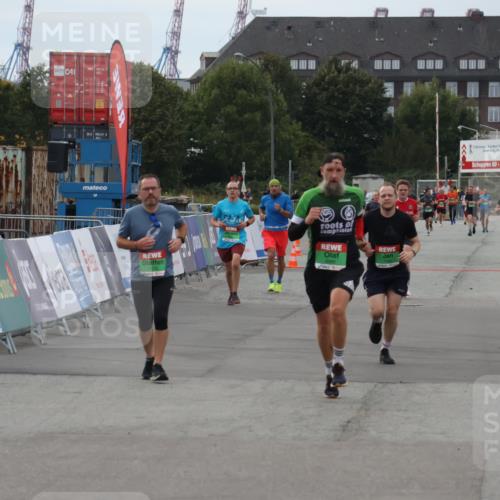 03.10.2025 - Köhlbrandbrückenlauf Julia Fischer http://msf.ph/oto/9026842 03.10.2025 16:02:06 Ziel 7115, 7160, 7204, 7299, 8988, 9145, 9324 meine-sportfotos.de