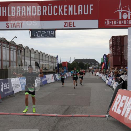 03.10.2025 - Köhlbrandbrückenlauf Julia Fischer http://msf.ph/oto/9026846 03.10.2025 16:02:08 Ziel 7115, 7160, 7204, 7299, 8988, 9145, 9324 meine-sportfotos.de