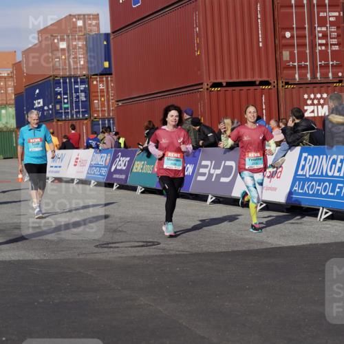 03.10.2025 - Köhlbrandbrückenlauf Michael Burmester http://msf.ph/oto/9026848 03.10.2025 10:30:29 Ziel 2037, 2063, 2342, 2343, 2386, 2441, 2533, 2554, 3129 meine-sportfotos.de