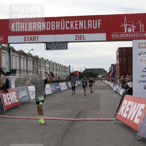 03.10.2025 - Köhlbrandbrückenlauf Julia Fischer http://msf.ph/oto/9026854 03.10.2025 16:02:08 Ziel 7115, 7160, 7204, 7299, 8988, 9145, 9324 meine-sportfotos.de