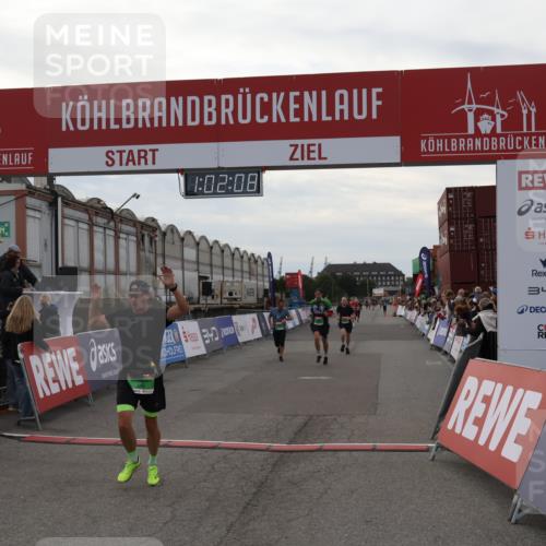 03.10.2025 - Köhlbrandbrückenlauf Julia Fischer http://msf.ph/oto/9026858 03.10.2025 16:02:08 Ziel 7115, 7160, 7204, 7299, 8988, 9145, 9324 meine-sportfotos.de