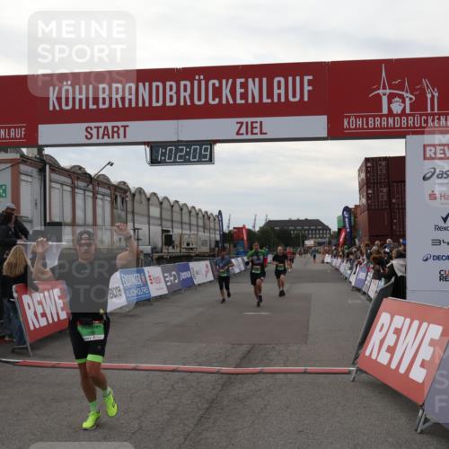 03.10.2025 - Köhlbrandbrückenlauf Julia Fischer http://msf.ph/oto/9026862 03.10.2025 16:02:09 Ziel 7115, 7160, 7204, 7299, 8988, 9145, 9324 meine-sportfotos.de