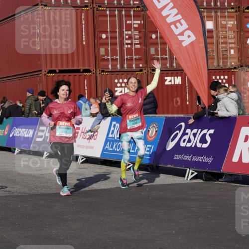 03.10.2025 - Köhlbrandbrückenlauf Michael Burmester http://msf.ph/oto/9026863 03.10.2025 10:30:30 Ziel 2037, 2063, 2342, 2343, 2386, 2441, 2533, 2554, 3129 meine-sportfotos.de