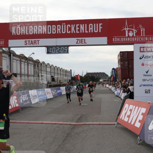 03.10.2025 - Köhlbrandbrückenlauf Julia Fischer http://msf.ph/oto/9026868 03.10.2025 16:02:09 Ziel 7115, 7160, 7204, 7299, 8988, 9145, 9324 meine-sportfotos.de