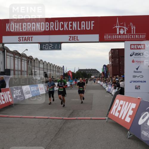 03.10.2025 - Köhlbrandbrückenlauf Julia Fischer http://msf.ph/oto/9026872 03.10.2025 16:02:11 Ziel 7115, 7160, 7299, 8988 meine-sportfotos.de