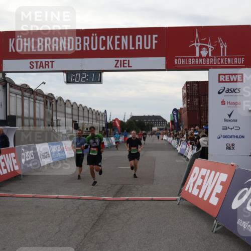 03.10.2025 - Köhlbrandbrückenlauf Julia Fischer http://msf.ph/oto/9026875 03.10.2025 16:02:11 Ziel 7115, 7160, 7299, 8988 meine-sportfotos.de