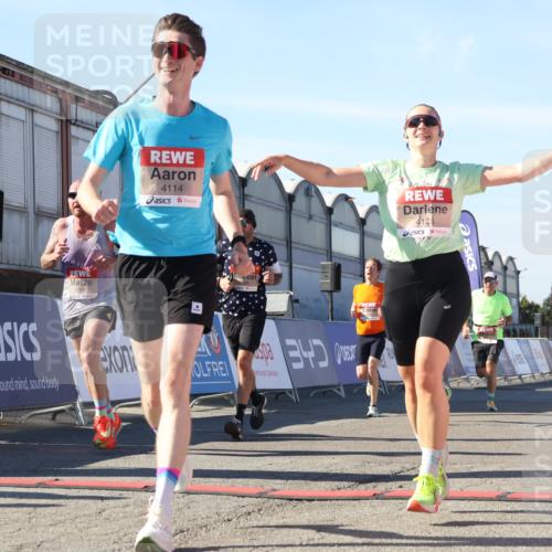 03.10.2025 - Köhlbrandbrückenlauf Luisa Fischer http://msf.ph/oto/9026876 03.10.2025 12:56:13 Ziel 4041, 4050, 4078, 4114, 4123, 5957, 6206, 6489, 6495 meine-sportfotos.de