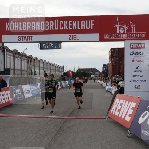 03.10.2025 - Köhlbrandbrückenlauf Julia Fischer http://msf.ph/oto/9026879 03.10.2025 16:02:11 Ziel 7115, 7160, 7299, 8988 meine-sportfotos.de