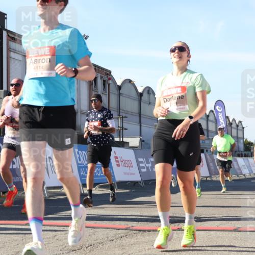 03.10.2025 - Köhlbrandbrückenlauf Luisa Fischer http://msf.ph/oto/9026881 03.10.2025 12:56:13 Ziel 4041, 4050, 4078, 4114, 4123, 5957, 6206, 6489, 6495 meine-sportfotos.de