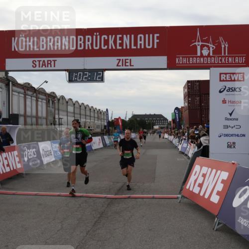 03.10.2025 - Köhlbrandbrückenlauf Julia Fischer http://msf.ph/oto/9026883 03.10.2025 16:02:12 Ziel 7115, 7160, 7299, 8049, 8509, 8988 meine-sportfotos.de