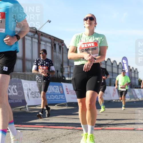 03.10.2025 - Köhlbrandbrückenlauf Luisa Fischer http://msf.ph/oto/9026884 03.10.2025 12:56:13 Ziel 4041, 4050, 4078, 4114, 4123, 5957, 6206, 6489, 6495 meine-sportfotos.de