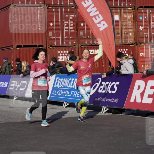 03.10.2025 - Köhlbrandbrückenlauf Michael Burmester http://msf.ph/oto/9026887 03.10.2025 10:30:30 Ziel 2037, 2063, 2342, 2343, 2386, 2441, 2533, 2554, 3129 meine-sportfotos.de