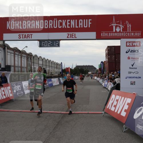 03.10.2025 - Köhlbrandbrückenlauf Julia Fischer http://msf.ph/oto/9026889 03.10.2025 16:02:12 Ziel 7115, 7160, 7299, 8049, 8509, 8988 meine-sportfotos.de