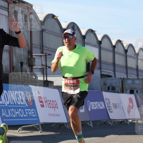 03.10.2025 - Köhlbrandbrückenlauf Luisa Fischer http://msf.ph/oto/9026893 03.10.2025 12:56:15 Ziel 4028, 4041, 4050, 4078, 4114, 4123, 5957, 6206, 6489, 6495 meine-sportfotos.de