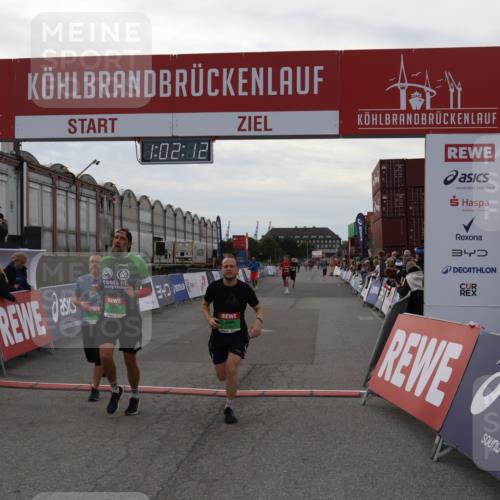 03.10.2025 - Köhlbrandbrückenlauf Julia Fischer http://msf.ph/oto/9026894 03.10.2025 16:02:12 Ziel 7115, 7160, 7299, 8049, 8509, 8988 meine-sportfotos.de