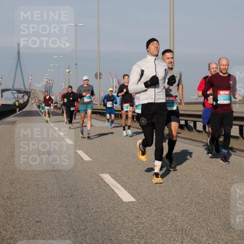 03.10.2025 - Köhlbrandbrückenlauf Fabian Wolf http://msf.ph/oto/9026898 03.10.2025 09:42:53 Position 3 3834, 1069 meine-sportfotos.de