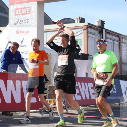 03.10.2025 - Köhlbrandbrückenlauf Luisa Fischer http://msf.ph/oto/9026908 03.10.2025 12:56:16 Ziel 4028, 4041, 4050, 4078, 4114, 4123, 5957, 6206, 6489, 6495 meine-sportfotos.de