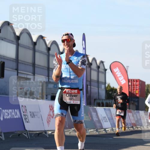 03.10.2025 - Köhlbrandbrückenlauf Luisa Fischer http://msf.ph/oto/9026914 03.10.2025 12:56:18 Ziel 4028, 4041, 4050, 4078, 4114, 4123, 4166, 5957, 6206, 6489, 6495 meine-sportfotos.de