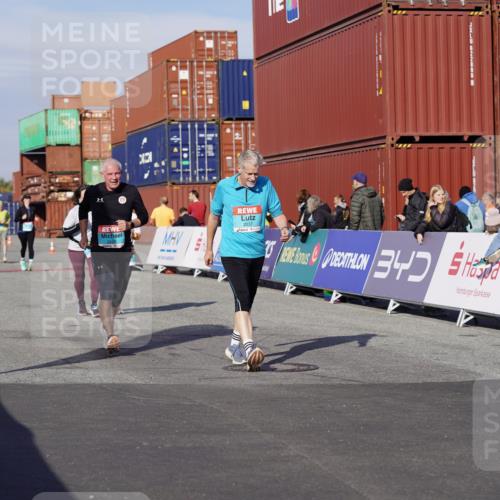 03.10.2025 - Köhlbrandbrückenlauf Michael Burmester http://msf.ph/oto/9026915 03.10.2025 10:30:32 Ziel 2037, 2063, 2441, 2533, 2554, 2725, 3129 meine-sportfotos.de