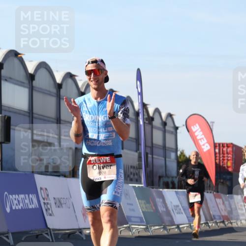 03.10.2025 - Köhlbrandbrückenlauf Luisa Fischer http://msf.ph/oto/9026919 03.10.2025 12:56:18 Ziel 4028, 4041, 4050, 4078, 4114, 4123, 4166, 5957, 6206, 6489, 6495 meine-sportfotos.de