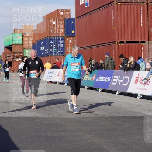 03.10.2025 - Köhlbrandbrückenlauf Michael Burmester http://msf.ph/oto/9026922 03.10.2025 10:30:32 Ziel 2037, 2063, 2441, 2533, 2554, 2725, 3129 meine-sportfotos.de