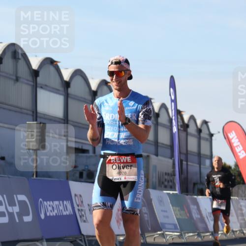 03.10.2025 - Köhlbrandbrückenlauf Luisa Fischer http://msf.ph/oto/9026927 03.10.2025 12:56:19 Ziel 4028, 4041, 4050, 4078, 4114, 4123, 4166, 4231, 5957, 6206, 6266, 6489, 6495 meine-sportfotos.de